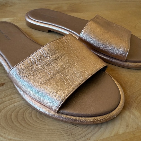 2 PR PURE NAVY LEATHER SLIDE SANDALS ROSE GOLD & SILVER LOW HEEL SUMMER CHIC 8.5 - Picture 9 of 11